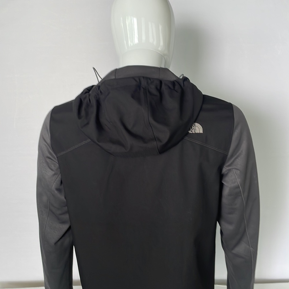 Like New Men’s North Face Jacket Size Small - Picture 9 of 16
